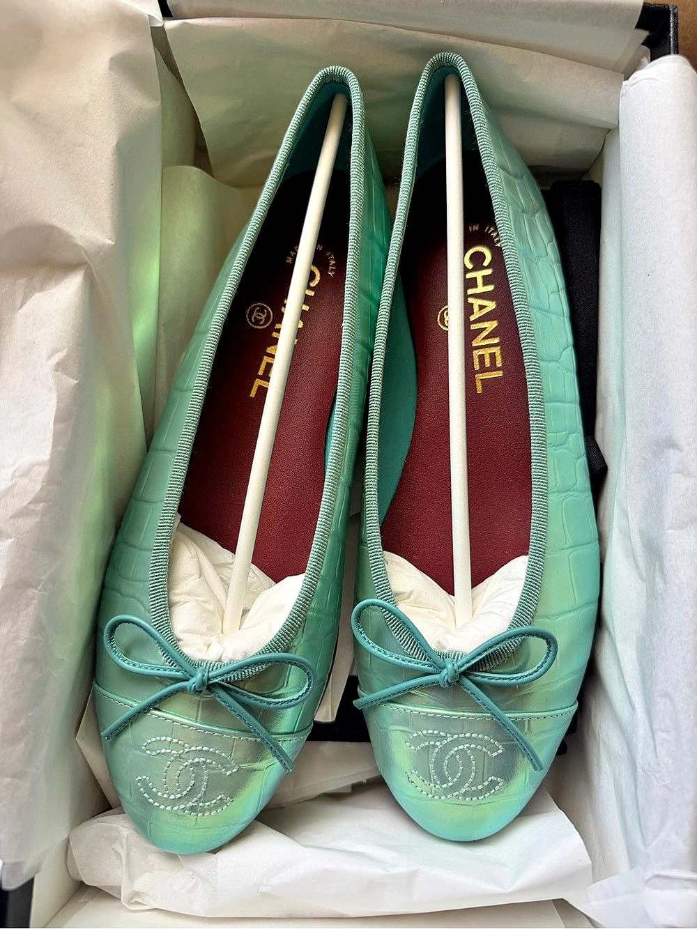 Chanel Iridescent Croc-Embossed Patent Leather CC Bow Ballerina Flats Green EU
